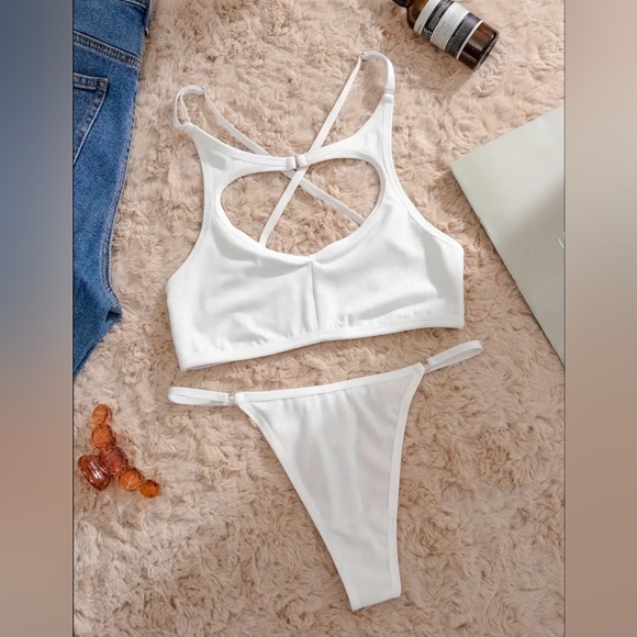 New Hollow Out Ring Criss Cross Bra & V String Panty Set - Picture 4 of 5